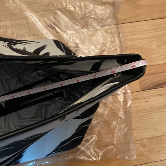 Black & white insulated tote. New - Picture 4 of 6